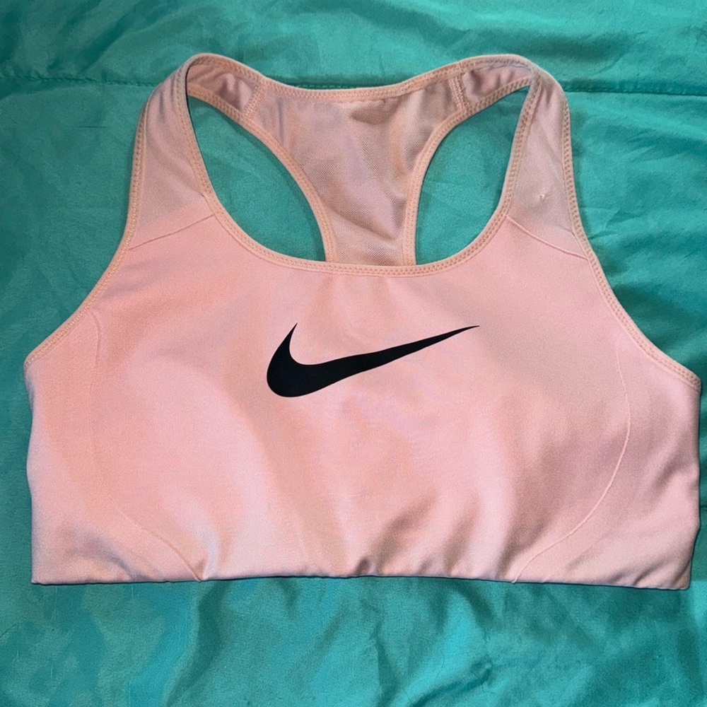 NWOT Nike sports bra